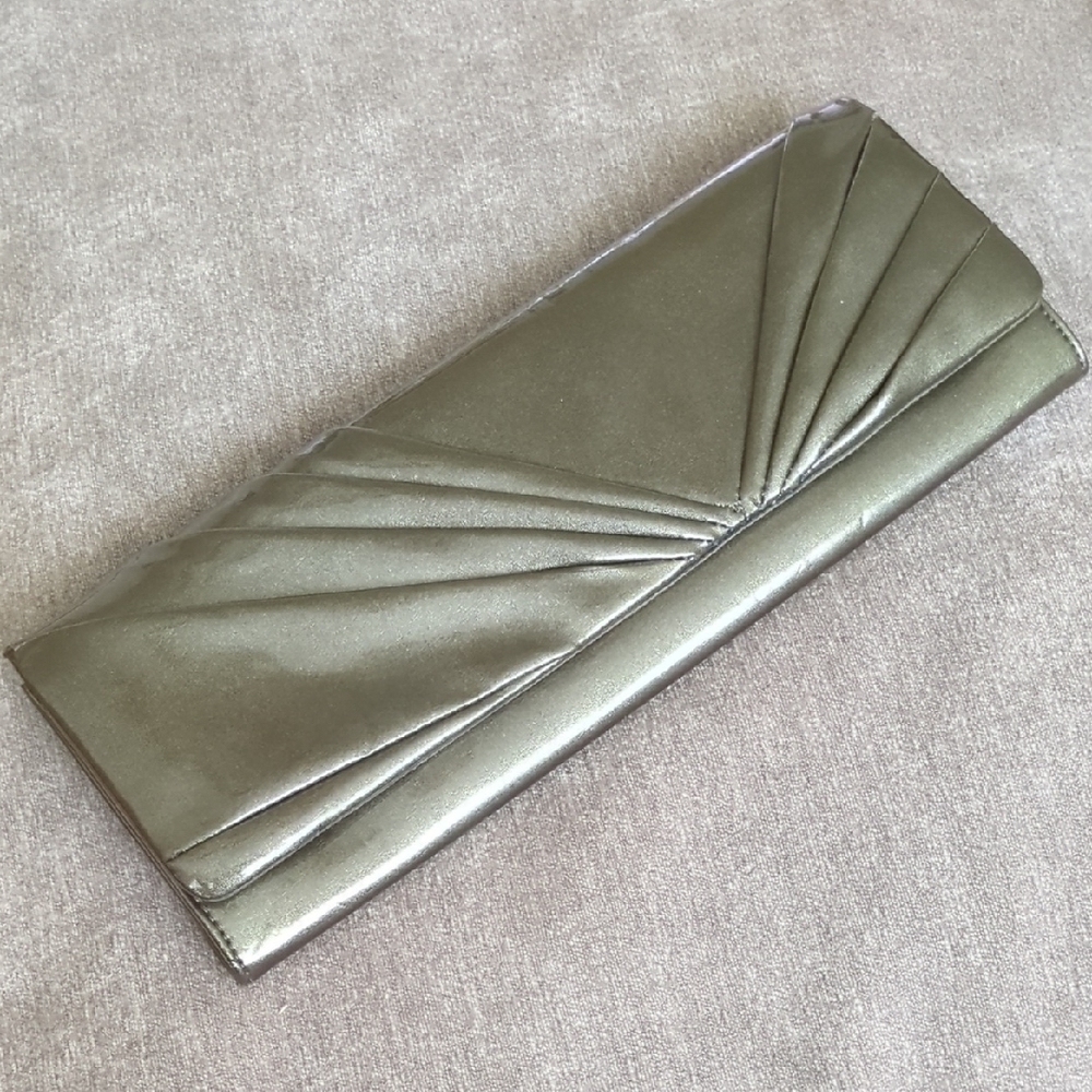 Elegant Silver Clutch Bag